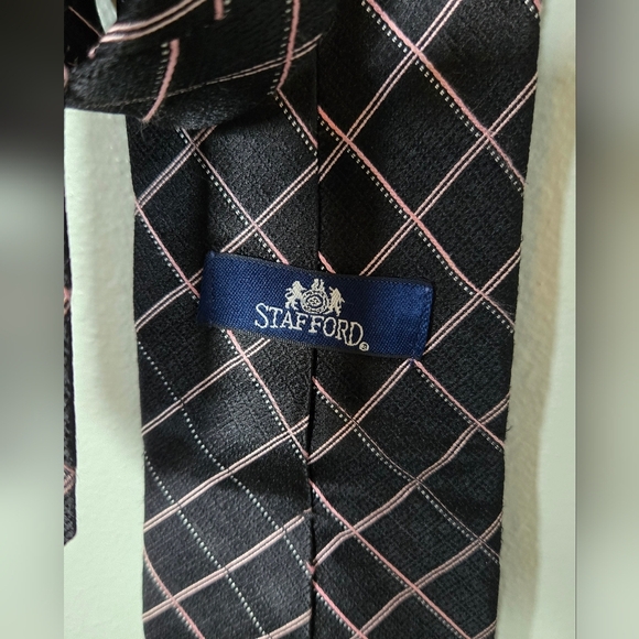Stafford Diamond Pattern Tie - Picture 3 of 4